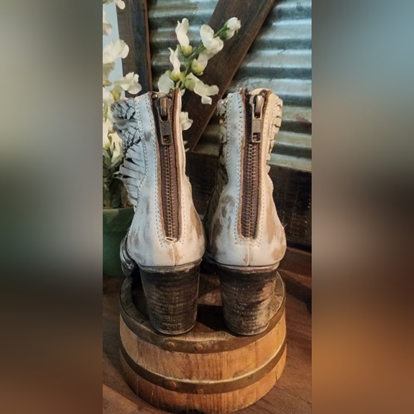 Freebird Steven Booties - Picture 5 of 10